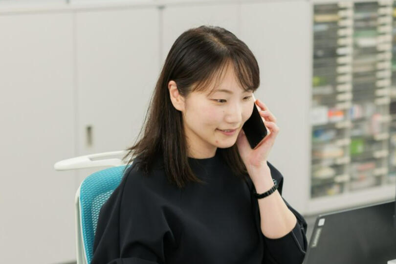 Female Accountant in Japan on the phone to an accounting client